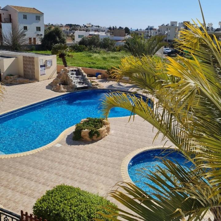 Michaela'S Apartment Paphos Luaran gambar